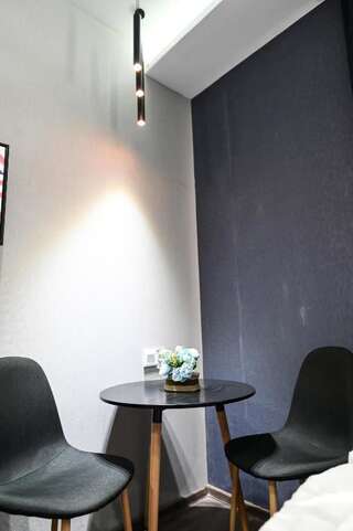 Отель XM Tbilisi Тбилиси Двухместный номер с 2 отдельными кроватями и ванной комнатой-10